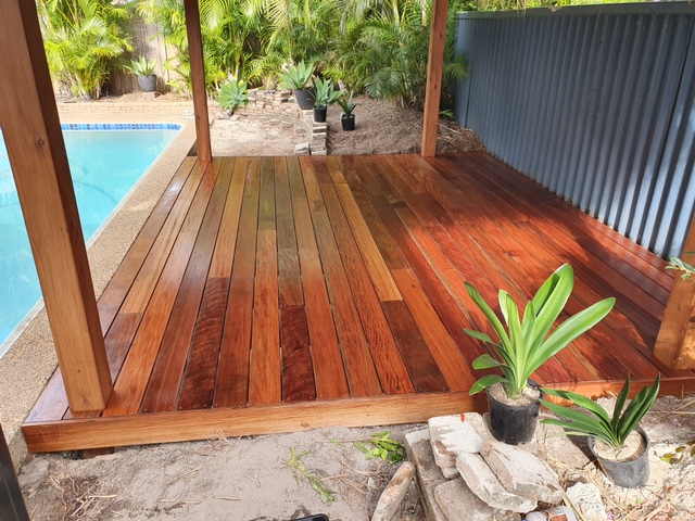 kelebihan kayu solid dibanding wpc untuk outdoor